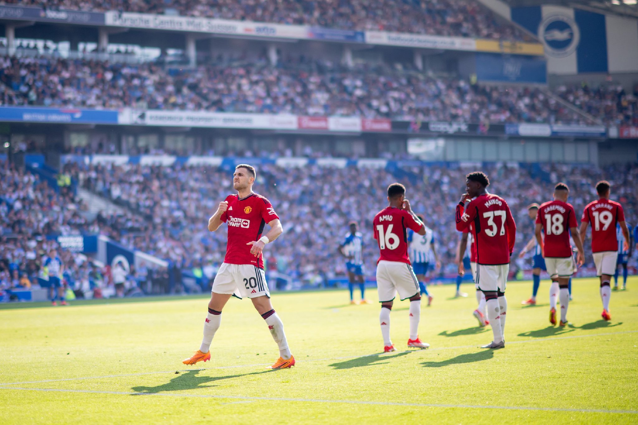 场颇具声势 场颇具声势